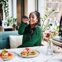 social dining and digital sharing - food stock pictures, royalty-free photos & images