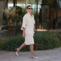 Sophia Geiss is seen wearing narrow black sunglasses from Saint Laurent, white earrings in the shape of a bow, a two-piece consisting of an oversized...