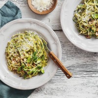 spaghetti with vegetables, spinach and parmesan - food stock pictures, royalty-free photos & images