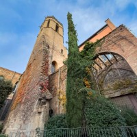 st. stephen's church of granollers - garden decoration stock pictures, royalty-free photos & images
