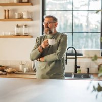 starting the day the chilled way - coffee stockfoto's en -beelden