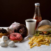 stereotypical american fast food meal and snack food - junk food stockfoto's en -beelden