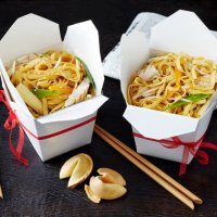 still life with chinese noodles in takeaway boxes, asian takeaway food - junk food stock pictures, royalty-free photos & images
