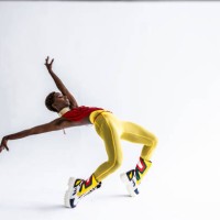 studio portrait of fashionable female professional dancer - fashion stock-fotos und bilder