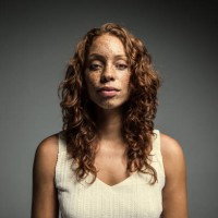 studio portrait of woman with freckles - fashion stock-fotos und bilder