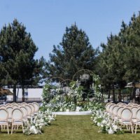 stylishly decorated outdoor wedding reception in the sun - garden decoration stock pictures, royalty-free photos & images