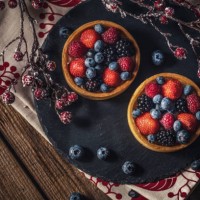 sweet christmas dessert - food stock pictures, royalty-free photos & images