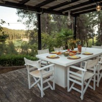 table ready for dinner party in back yard with no people - garden decoration stock pictures, royalty-free photos & images