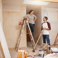 tackling their home renovations as a team - home decoration stock pictures, royalty-free photos & images