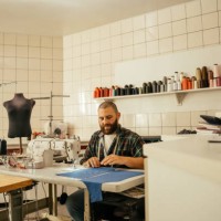 tailor working with sewing machine - fashion stock pictures, royalty-free photos & images