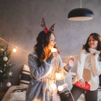 teenage friends have fun - home decoration stock pictures, royalty-free photos & images