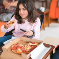 teenager girls playing video games and having fast food - junk food stock pictures, royalty-free photos & images