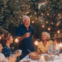 temps pour toast ! - garden decoration photos et images de collection