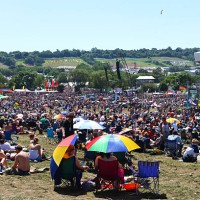 the glastonbury festival 2011 - concert stock pictures, royalty-free photos & images