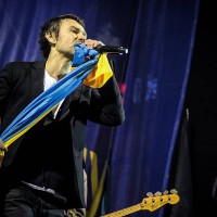 The lead vocalist of Okean Elzy musical group Svyatoslav Vakarchuk during a concert to support Euromaidan in Kiev. Photo: Roman Pilipey/NurPhoto