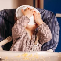 toddler eating with the face in the plate - food stock pictures, royalty-free photos & images