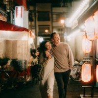 tourist couple enjoying backstreet alley in tokyo at night - travel stock pictures, royalty-free photos & images