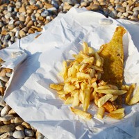 tradional fish n chips on the beach - junk food stock pictures, royalty-free photos & images