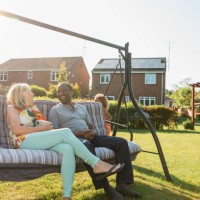 un après-midi ensoleillé dans le jardin - garden decoration photos et images de collection