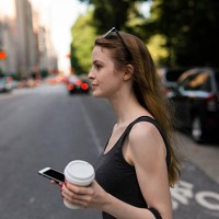usa, new york city, young woman on the go in manhattan - junk food stock pictures, royalty-free photos & images