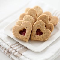 valentine cookies - junk food stock-fotos und bilder
