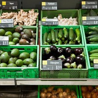 vegetable section of a supermarket - food stock pictures, royalty-free photos & images