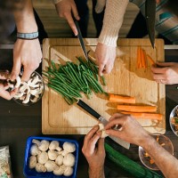 vegetables being cut in cooking class - food stock pictures, royalty-free photos & images