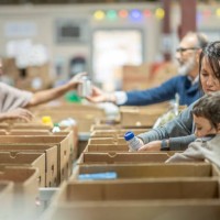 volunteers at a food bank - food stock pictures, royalty-free photos & images