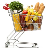 vue latérale d'un panier rempli de produits d'épicerie et légumes - food photos et images de collection