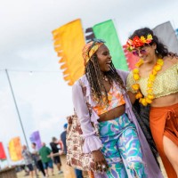 walking through a festival - concert stock pictures, royalty-free photos & images