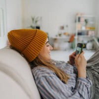 wat is er online? - home decoration stockfoto's en -beelden