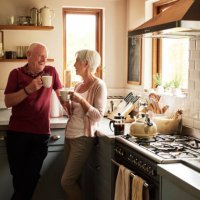 we genieten van het leven sip door sip - coffee stockfoto's en -beelden