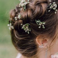 wedding hairstyle of the bride - hairstyle stockfoto's en -beelden