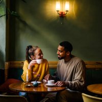 wide shot of couple having a conversation at a coffee shop - coffee stockfoto's en -beelden