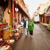 wide shot of senior couple admiring spice shops in the medina of marrakech - travel stock pictures, royalty-free photos & images