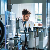 wine cellar bottling machine in winery - food stock pictures, royalty-free photos & images