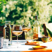 wine glasses and appetisers on the table - food stock pictures, royalty-free photos & images
