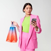 woman holding shopping bag and smartphone - fashion stock pictures, royalty-free photos & images