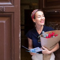 woman receiving a flower bouquet with greeting card - fashion stock pictures, royalty-free photos & images