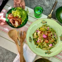 woman serving vignarola, a traditional roman springtime dish - food stock pictures, royalty-free photos & images