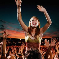 woman sitting on man's shoulders amongst crowd at concert, sunset - concert stock pictures, royalty-free photos & images