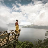 woman standing on bamboo viewing platform - travel stock-fotos und bilder
