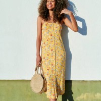 woman with afro hair in front of white wall - fashion stock pictures, royalty-free photos & images