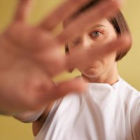 woman with eye make-up making stop gesture - hairstyle stockfoto's en -beelden