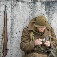 ww ii: front lines eating a canned ration - food stock pictures, royalty-free photos & images