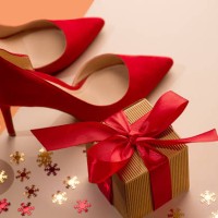 xmas present, gift, party cocktail concept. winter holidays and black friday concept with woman's fashion shoe and gift box. - fashion photos et images de collection
