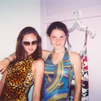 y2k fashion vintage friends 2000s style candid photo friendship - fashion stock pictures, royalty-free photos & images