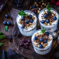 yogurt with granola, berry fruits and chocolate - food stock pictures, royalty-free photos & images