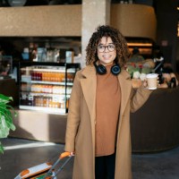 young adult woman enjoying coffee while shopping - junk food stock pictures, royalty-free photos & images