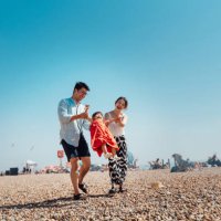 young asian family having fun on the beach - travel stockfoto's en -beelden